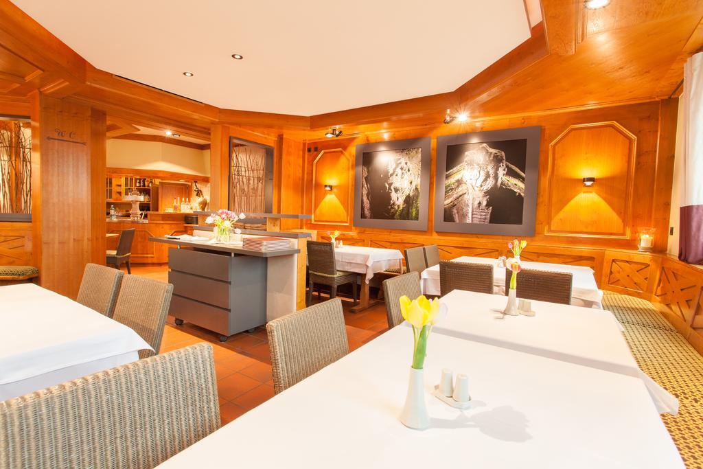 Hotel Restaurant Jaegerhof Weisendorf Esterno foto