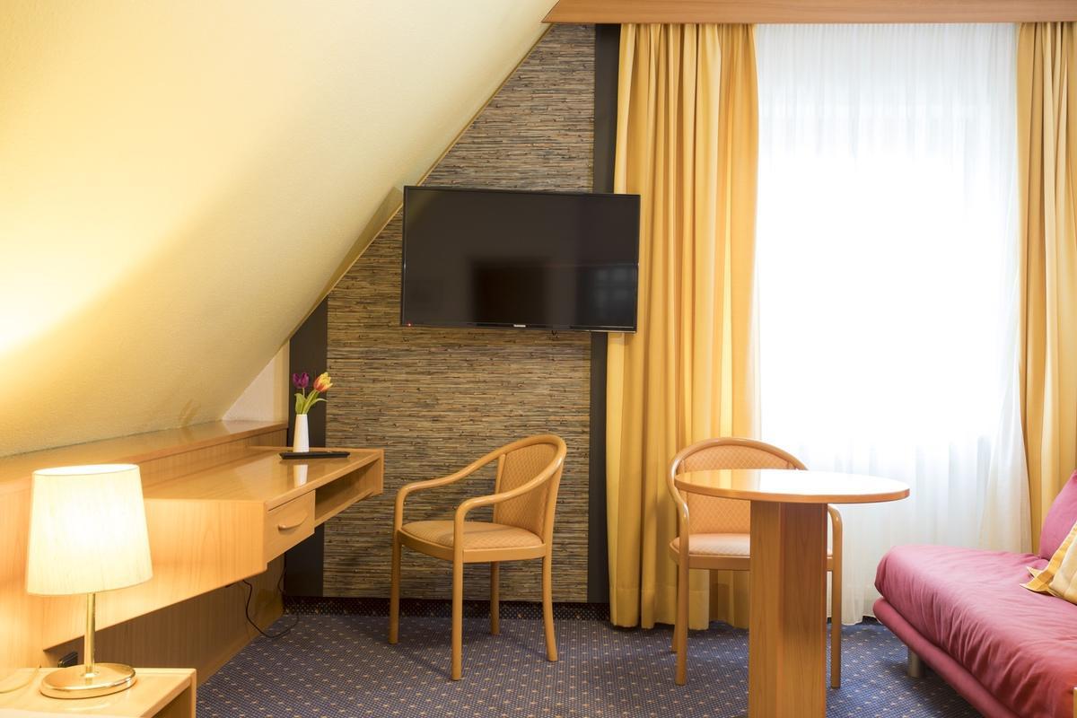 Hotel Restaurant Jaegerhof Weisendorf Esterno foto
